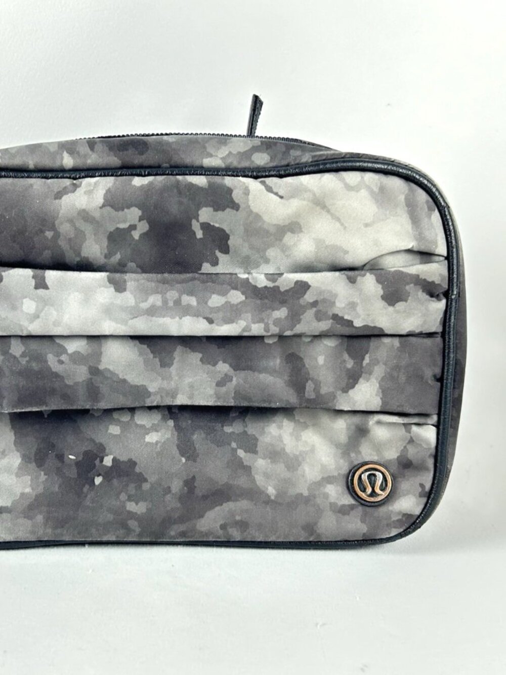 Lululemon Gym Essentials Kit Gray/Black/Pink Camo Toiletry Makeup Travel Bag